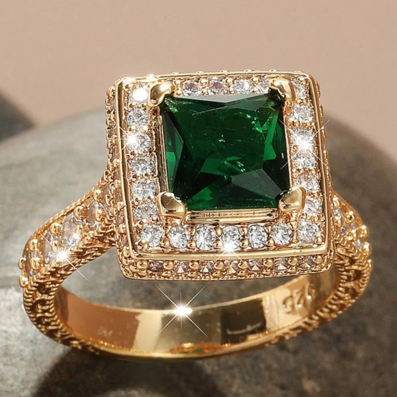 🎀18k Princess Emerald Diamond Halo Ring - Picture 6 of 7